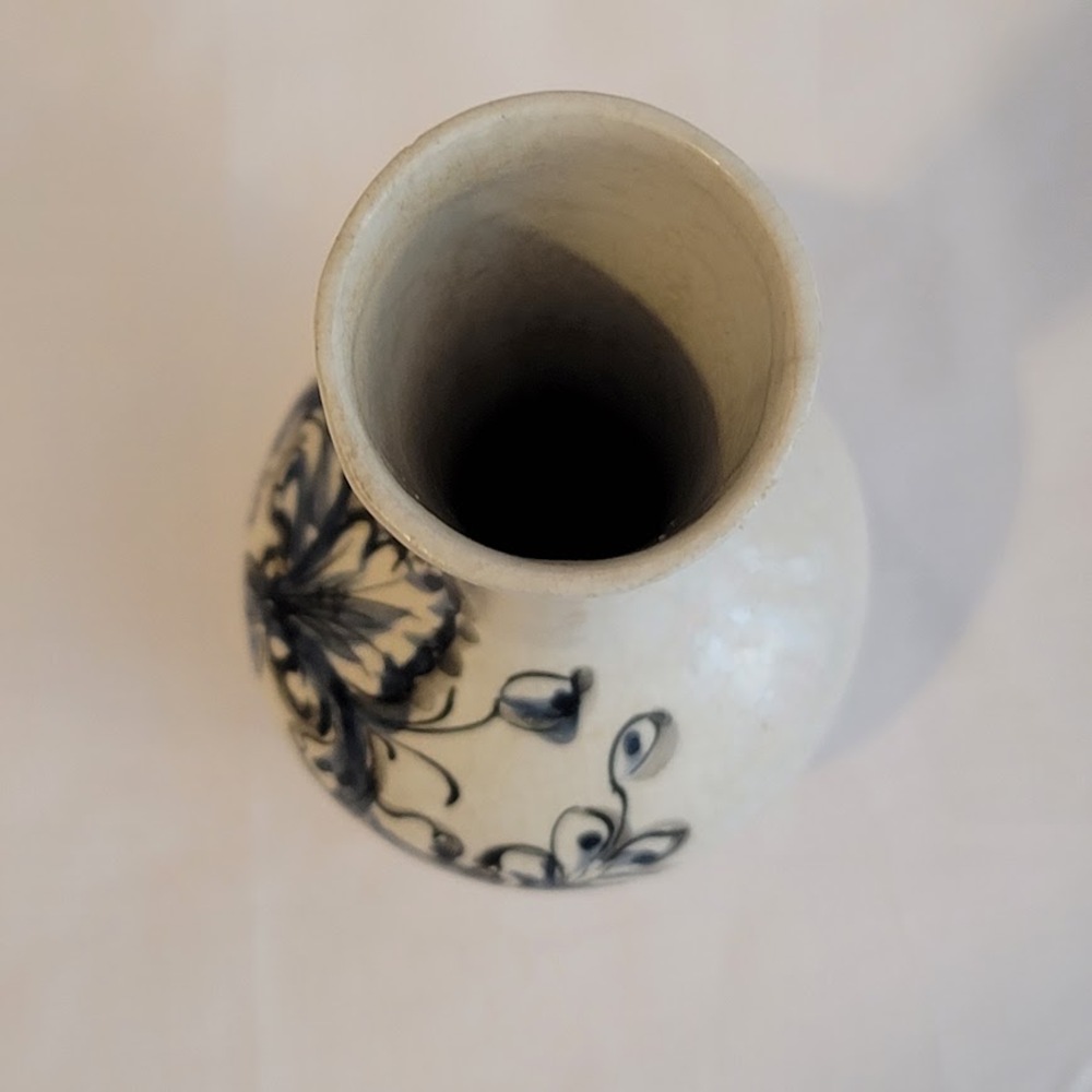 Handpainted Portugal vase blue white floral crackle underglaze 6.5" - Picture 2 of 8